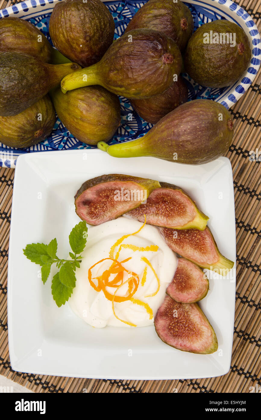 Figs, honey, yogurt or mascarpone with vanilla, it is an amazing dessert Stock Photo Alamy