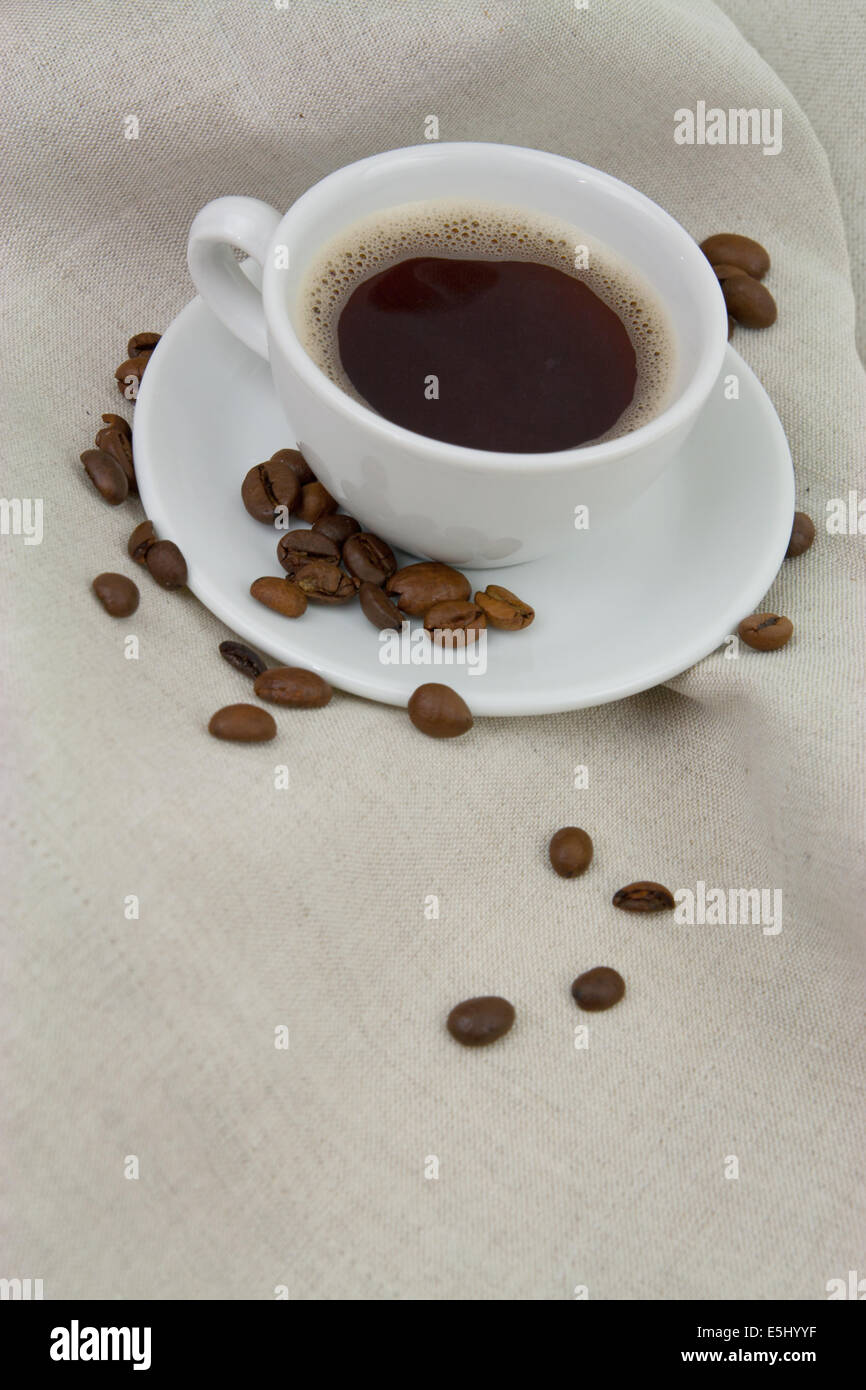 Kaffee mit Kaffeebohnen Stock Photo