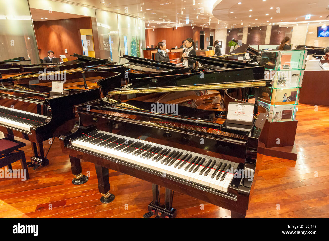 Pianos hi-res stock photography and images - Alamy