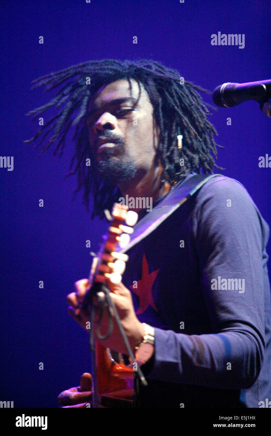 Brazilian singer Seu Jorge singing live Stock Photo - Alamy