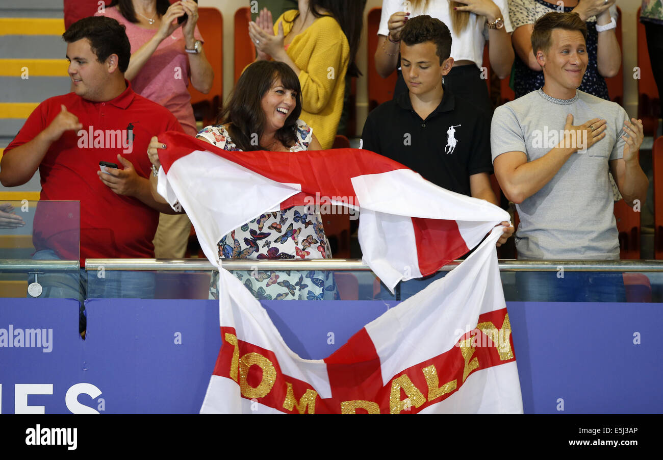 Edinburgh, Britain. 1st Aug, 2014. Tom Daley's brothers William(1st, L), Ben(2nd,  R), mother Debbie(2nd, L) and Oscar winning screenwriter Dustin Lance Black  cheer for him during the Men's Synchronised 10M Platform Final