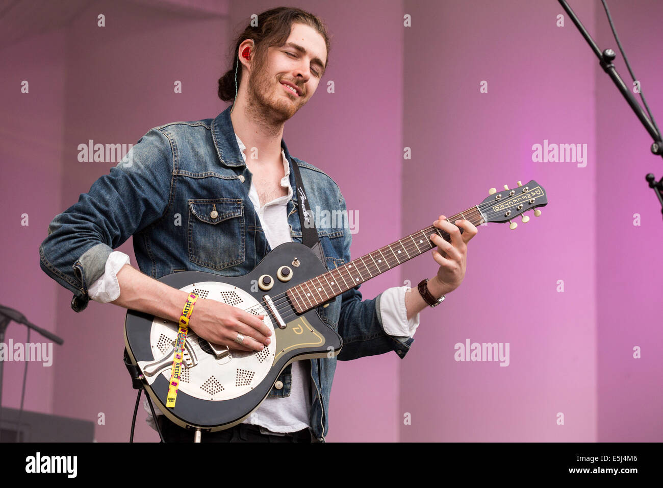 Hozier hi-res stock photography and images - Alamy