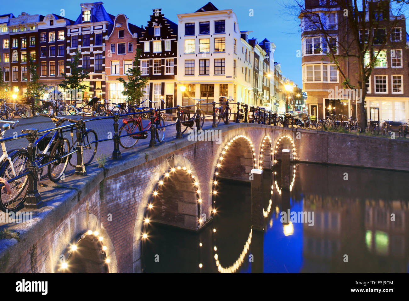 Herenstraat/Blauwburgwal at Herengracht canal, Jordaan ...