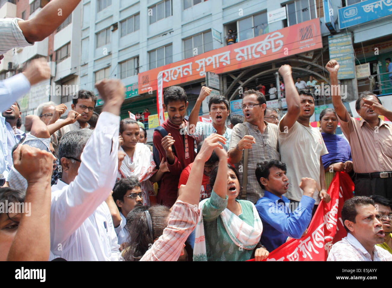 Dhaka, Bangladesh. 2nd Aug, 2014. Several hundreds of workers of Tuba Group continuing their hunger strike for the sixth consecutive day in the factory demanding outstanding salaries and Eid bonus. Over 1, 600 workers of Tuba Group, which also owns Tazreen Fashions Limited that was burnt down in November 2012 killing 112 workers, protested for their salaries and and Eid bonuses during the months of May, June and July. Credit:  zakir hossain chowdhury zakir/Alamy Live News Stock Photo