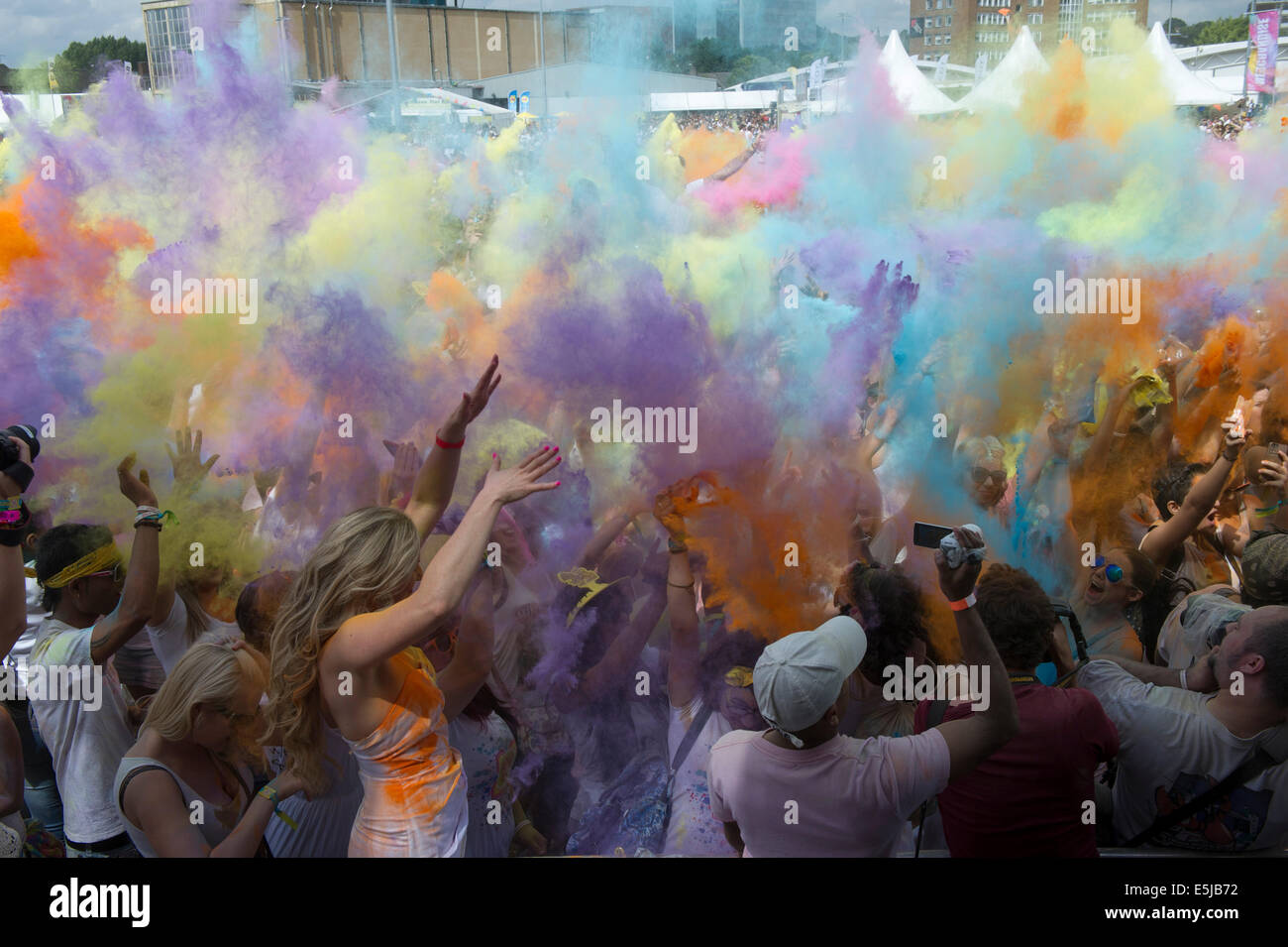 holi festival london what to wear