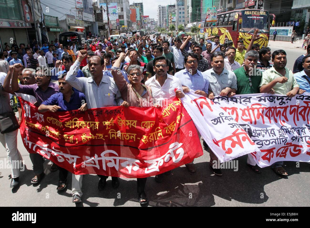 Dhaka, Bangladesh. 1st Aug, 2014. Bangladesh social activists and garment workers from the Tuba Group shout slogans during a protest against unpaid salaries, in Dhaka on August 2, 2014. Garment workers from the Tuba Group, on the sixth day of a hunger strike, are demanding three months unpaid salaries and Eid bonus. Stock Photo