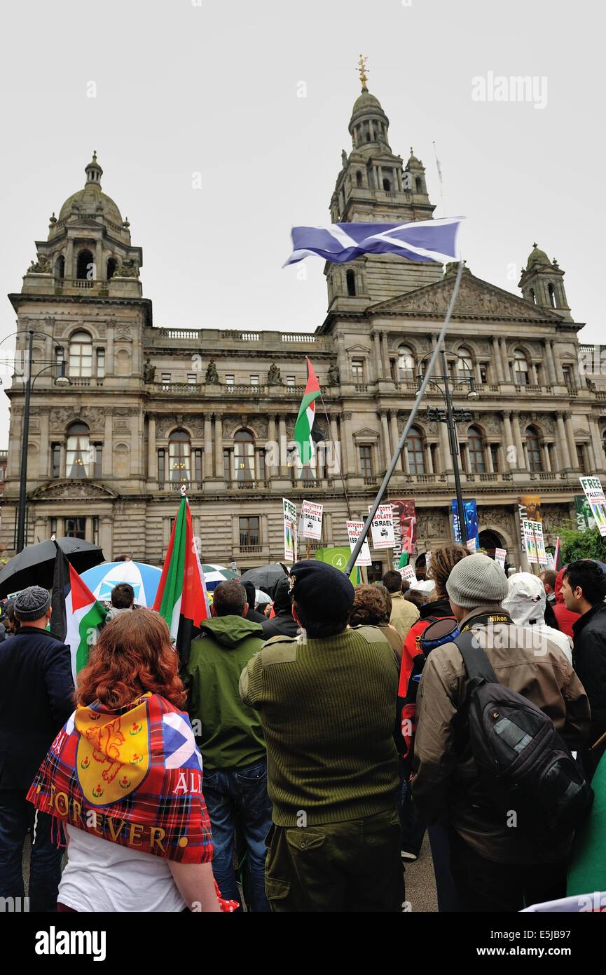 Glasgow, Scotland, UK. 2nd Aug, 2014. Protesters in George Square ...