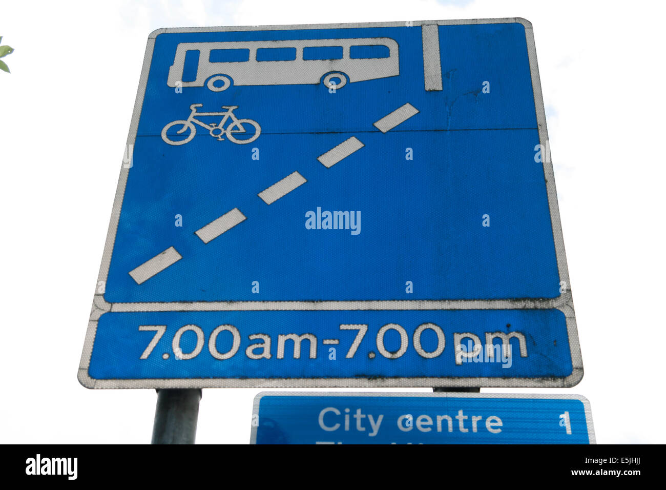 Bus lane sign hires stock photography and images Alamy