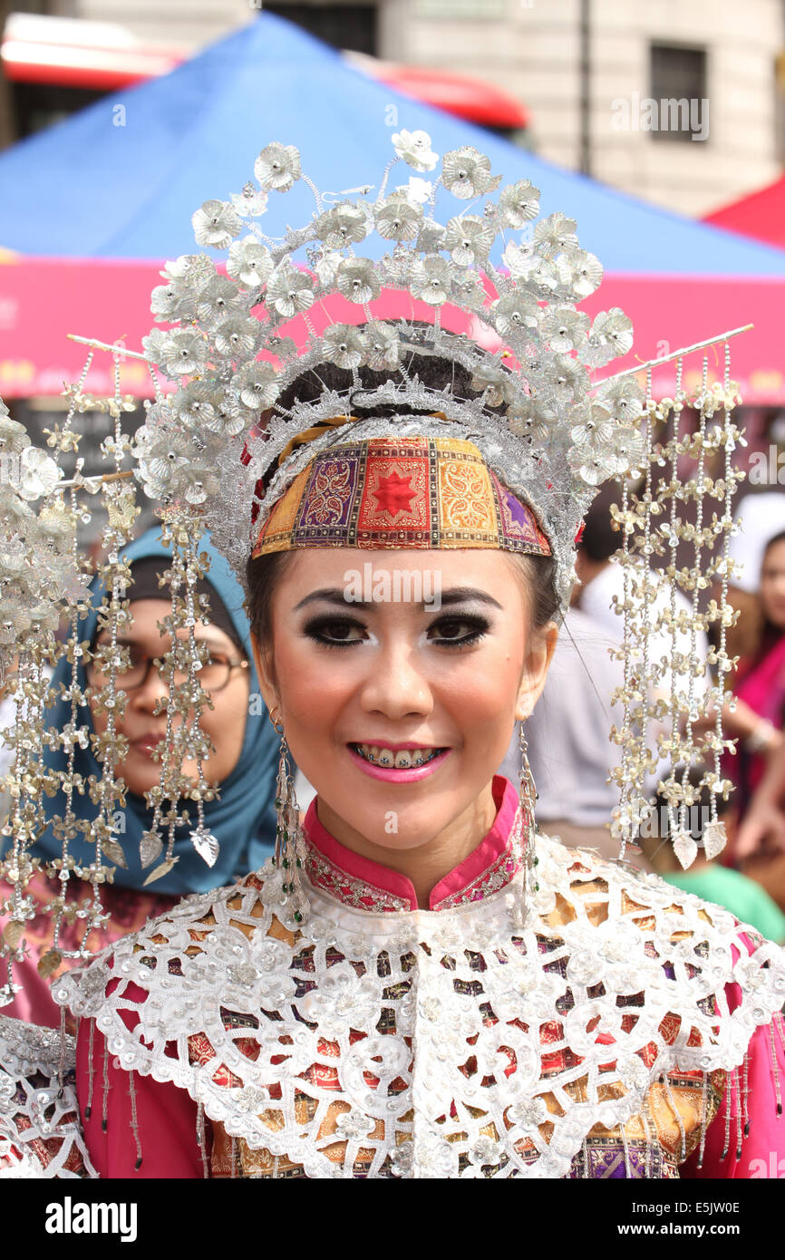 Traditional lebanese costume hires stock photography and images Alamy