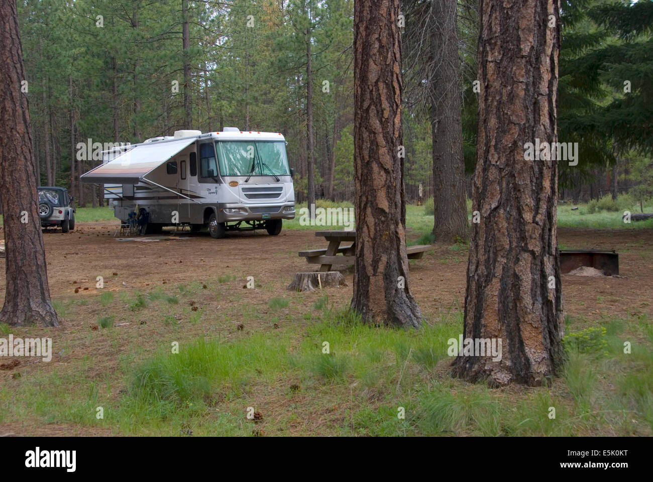 Motorhome in Jack Creek Campground, Deschutes National Forest, Oregon Stock Photo