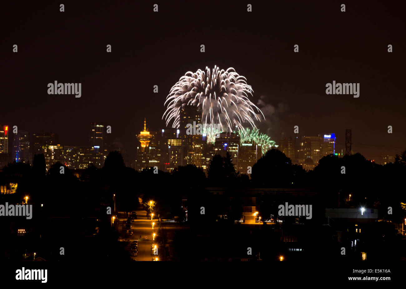 VANCOUVER, BC, CANADA. AUGUST 2, 2014: Downtown Vancouver is illuminated by the fireworks sent off from English Bay during the Honda Celebration of Light fireworks competition.  It was Japan's turn to present their entry into the annual competition which attracted thousands of spectators Credit: Maria Janicki/Alamy Live News. Stock Photo