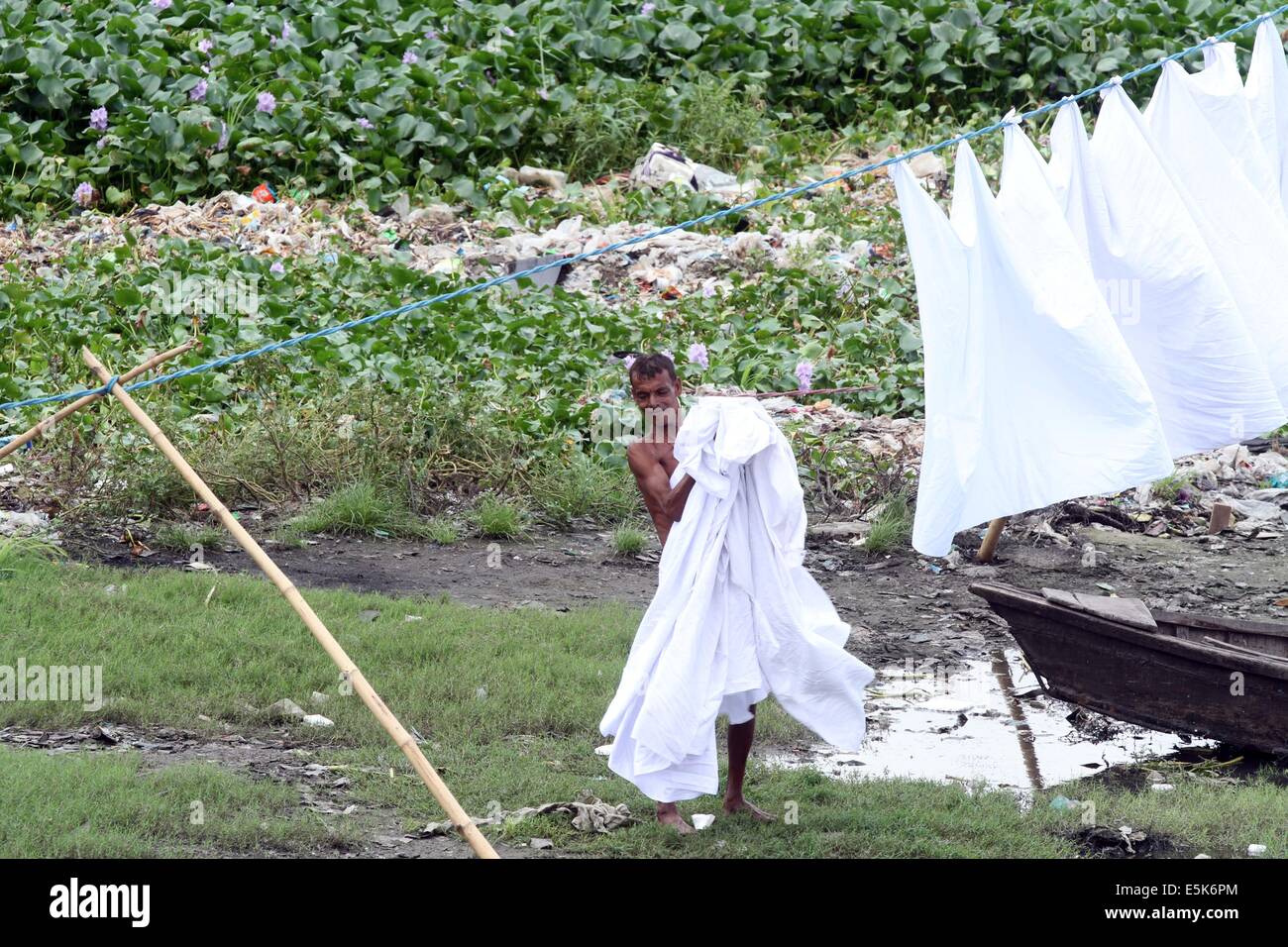 Dhaka, Bangladeshi, 03rd Aug, 2014. A Bangladeshi laundry man hangs