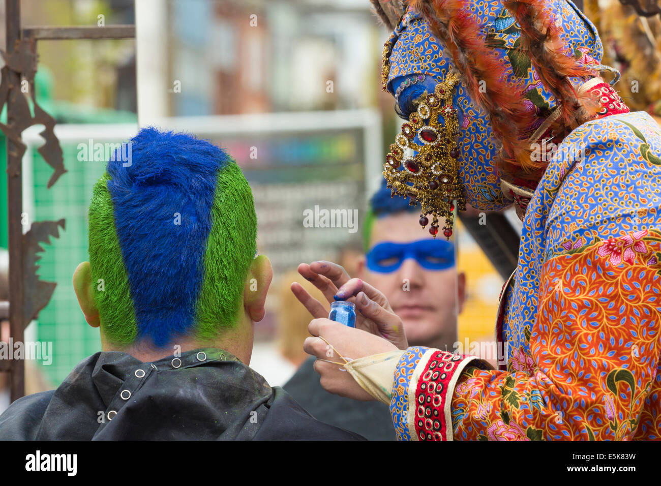 Artistic hairdressers and street theatre performers, Osadia, at