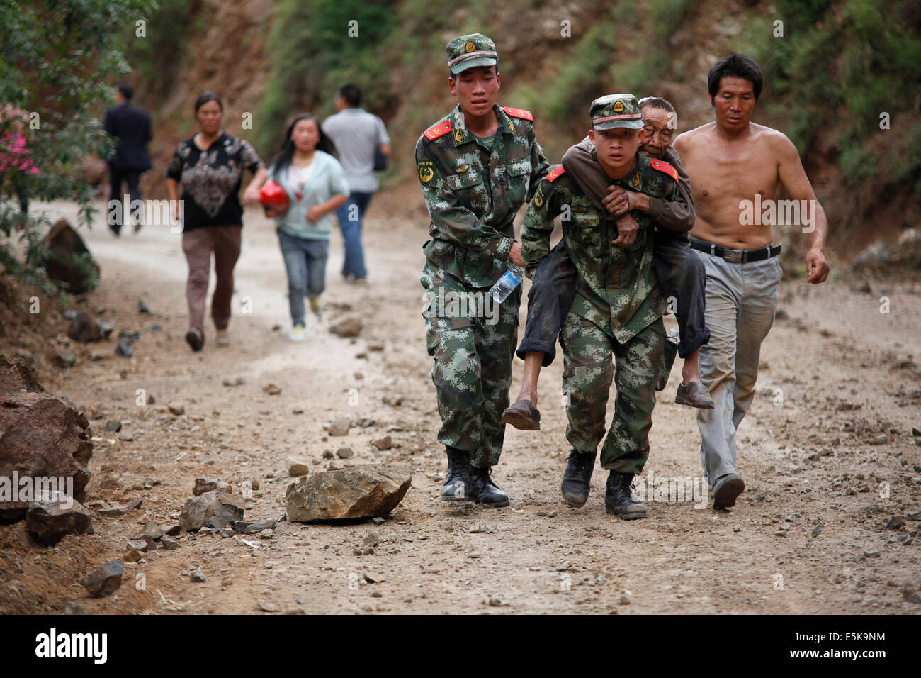 Zhaotong. 3rd Aug, 2014. Rescuers transport an injured man after an earthquake in Ludian County of Zhaotong City in southwest China's Yunnan Province, Aug. 3, 2014. A 6.5-magnitude earthquake jolted Ludian County at 4:30 p.m. Sunday (Beijing Time), said the China Earthquake Networks Center (CENC). The Ministry of Civil Affairs has reported that the updated number of casualty is 175 dead and 181 missing. Credit:  Zhang Guangyu/Xinhua/Alamy Live News Stock Photo