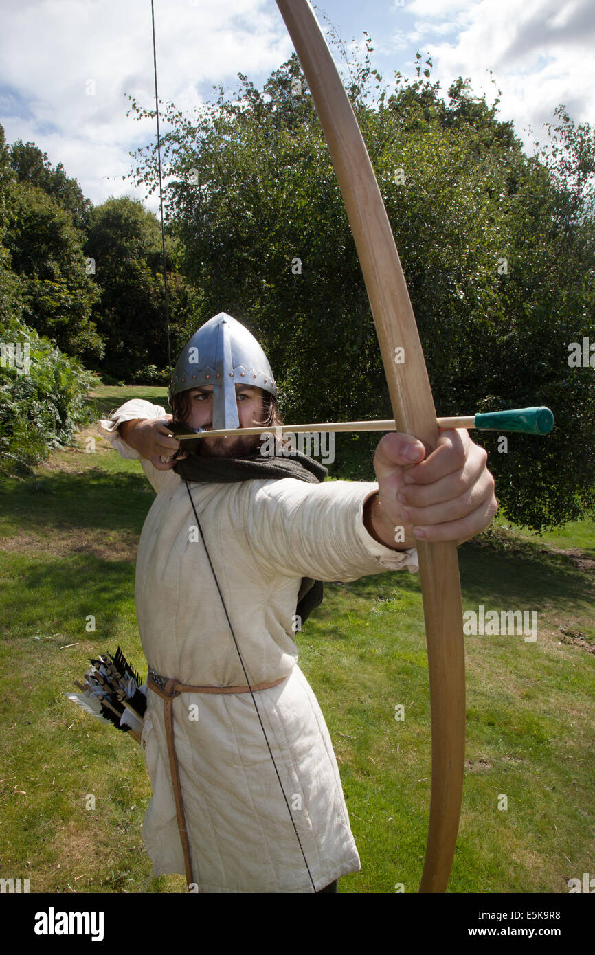 Archer taking aim at Beeston, Cheshire, UK 3rd August, 2014. Mr Dominic