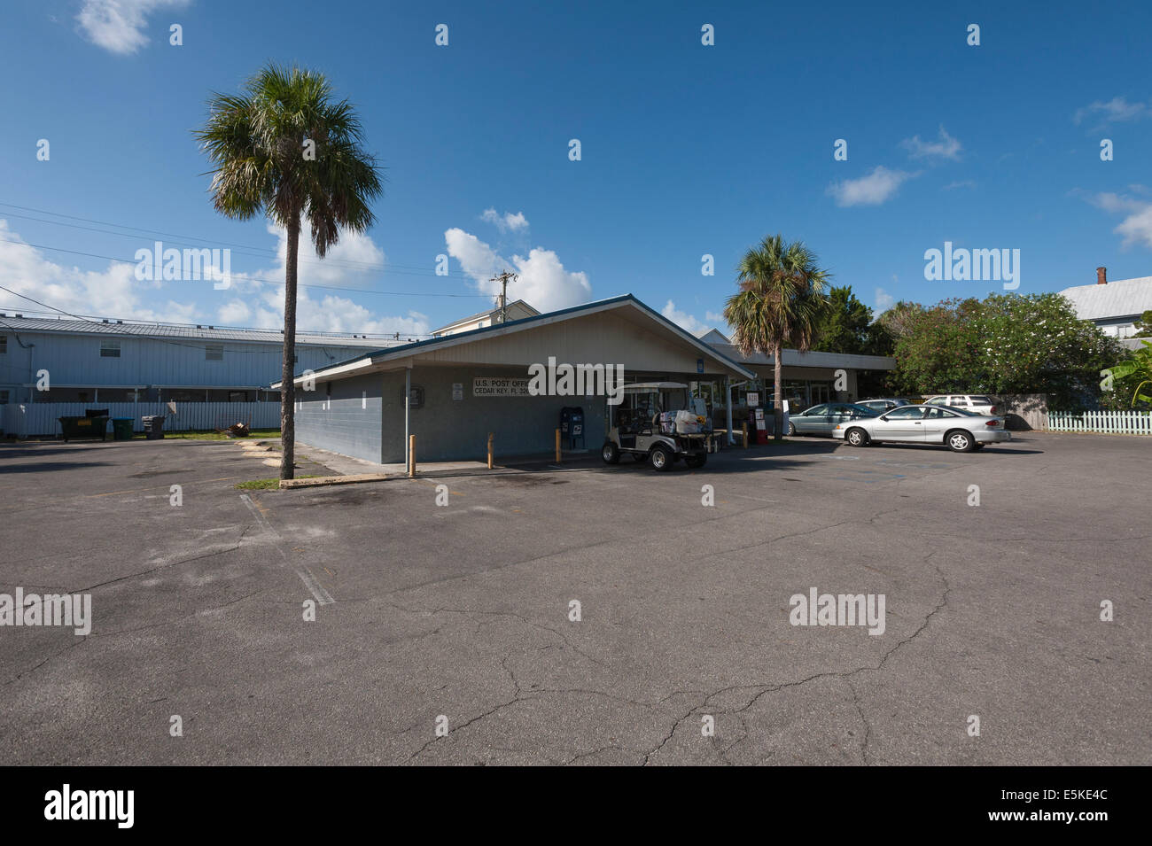 Cedar post hires stock photography and images Alamy