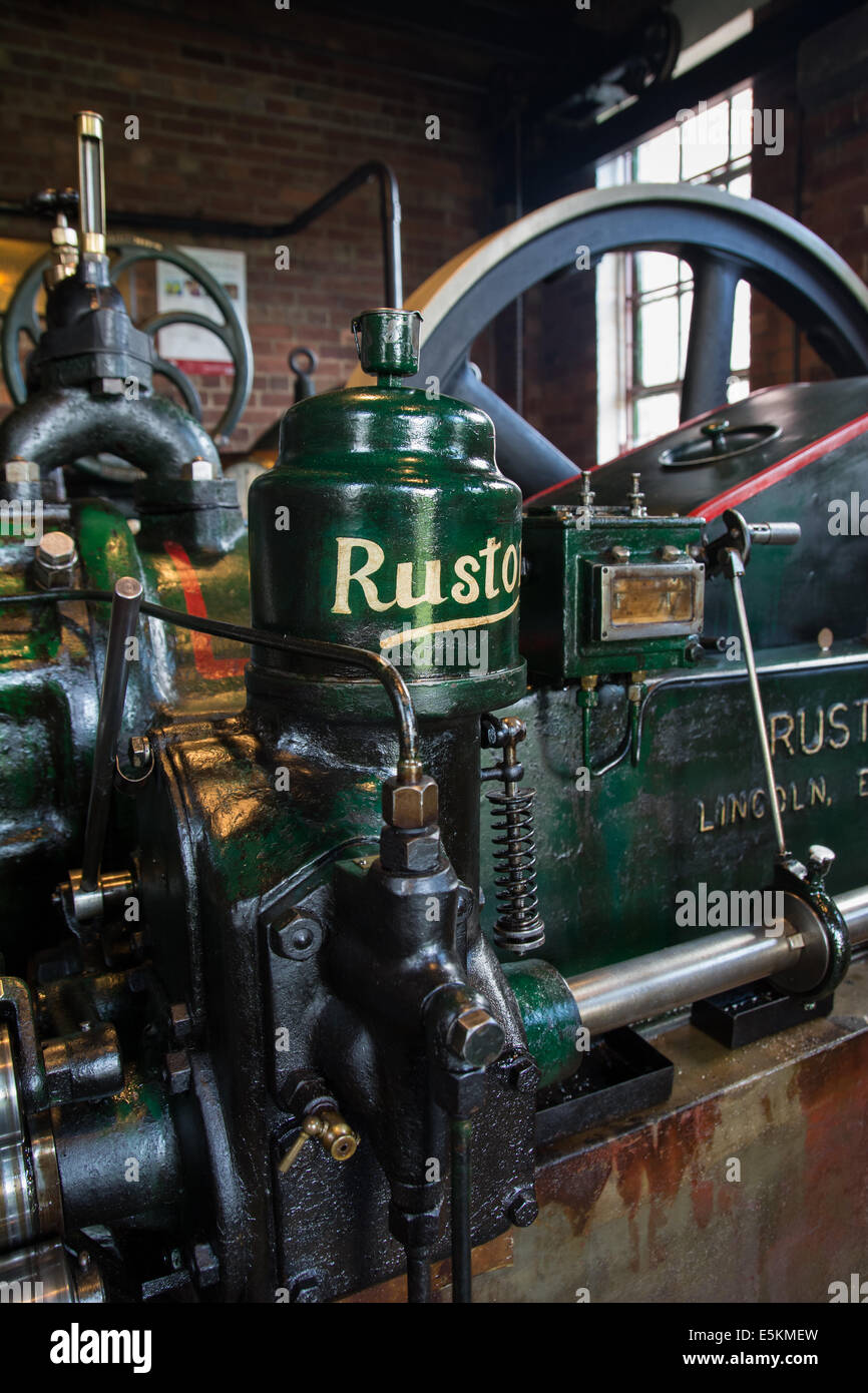 The single cylinder, 23.6 litre 7XHR diesel engine powers the Gwynnes Radial Pump. Dogdyke Pumping Station, Tattershall, Lincolnshire, UK Stock Photo