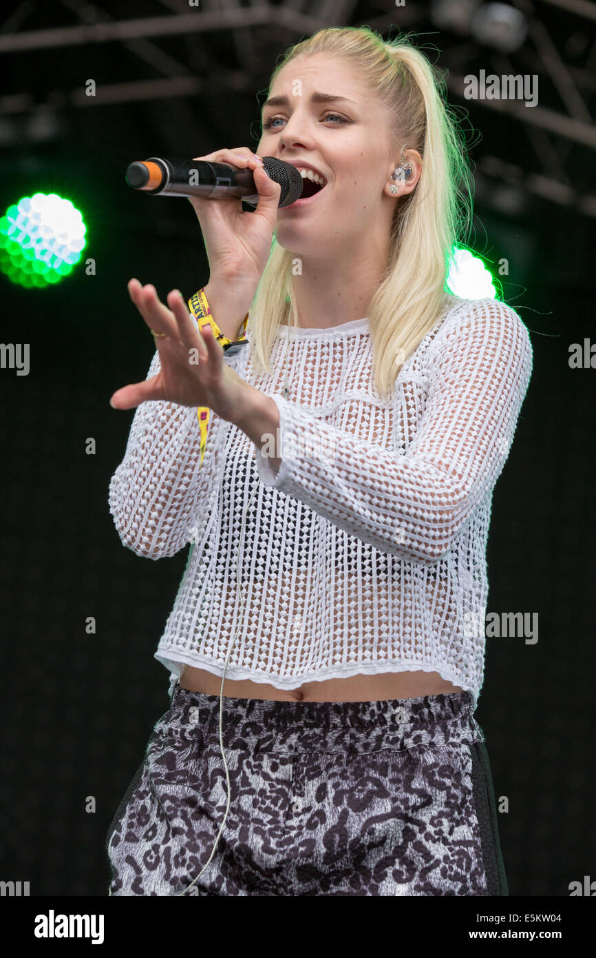 Chicago, Illinois, USA. 3rd Aug, 2014. Vocalist HANNAH REID of the band ...