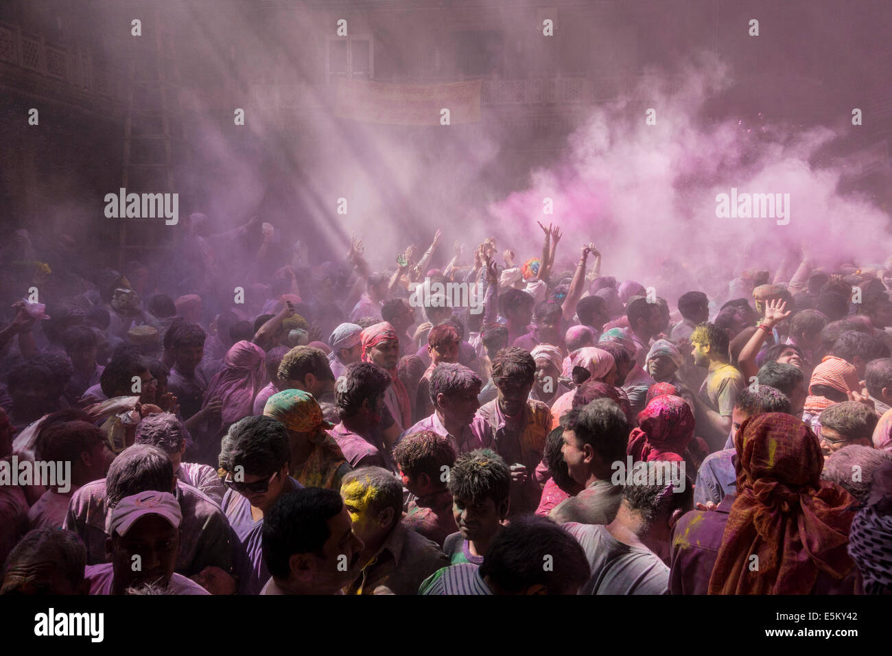 Devotees celebrating and throwing coloured powder, Holi festival, Banke Bihari Temple, Vrindavan, Uttar Pradesh, India Stock Photo