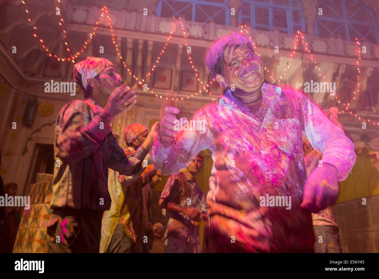 Devotees covered in coloured powder celebrating, Holi festival, Banke Bihari Temple, Vrindavan, Uttar Pradesh, India Stock Photo