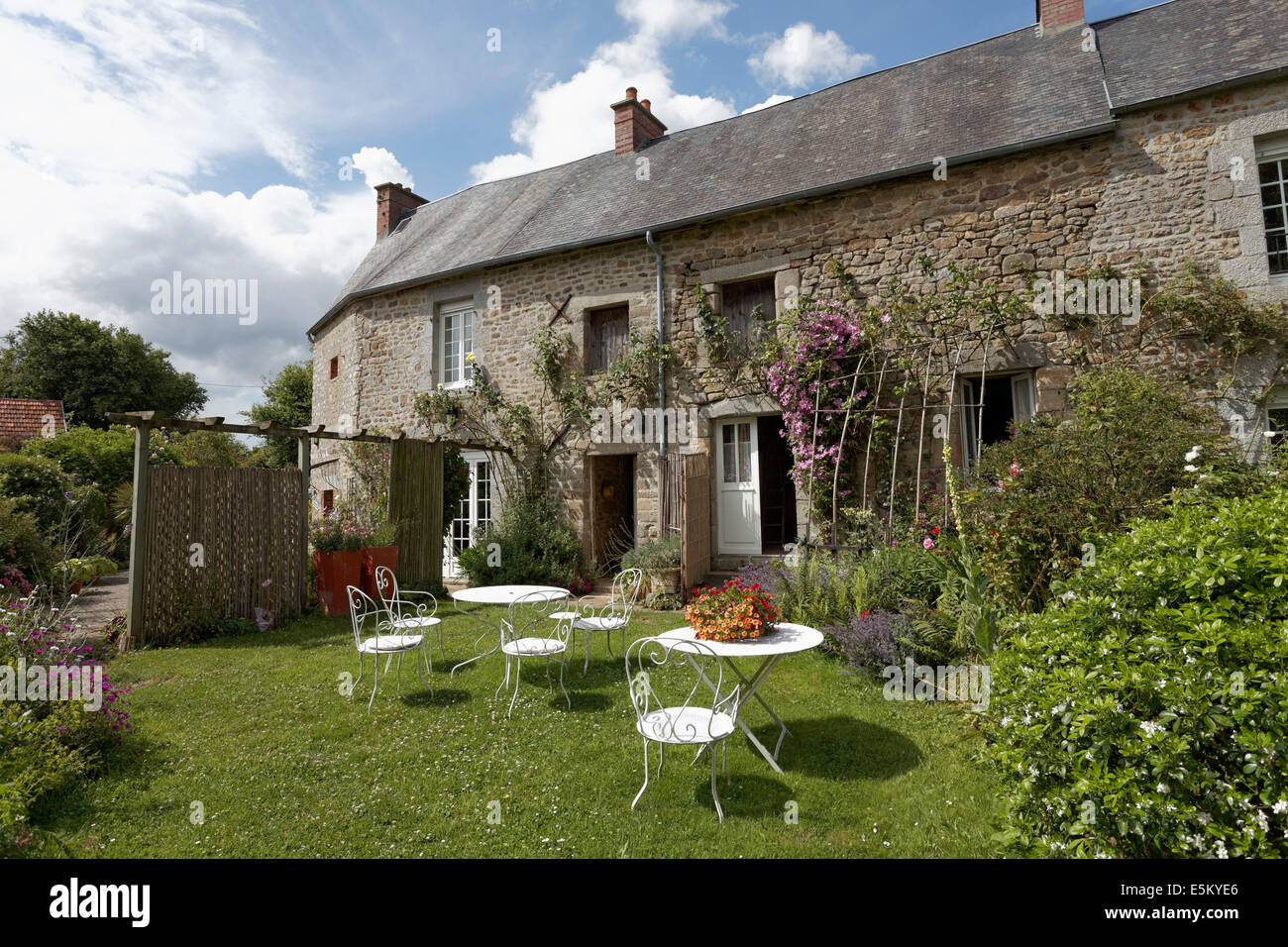 Norman farmhouse with apartments, Chambre d'hôte, Sartilly, Cotentin Peninsula, Manche department, Lower Normandy, France Stock Photo