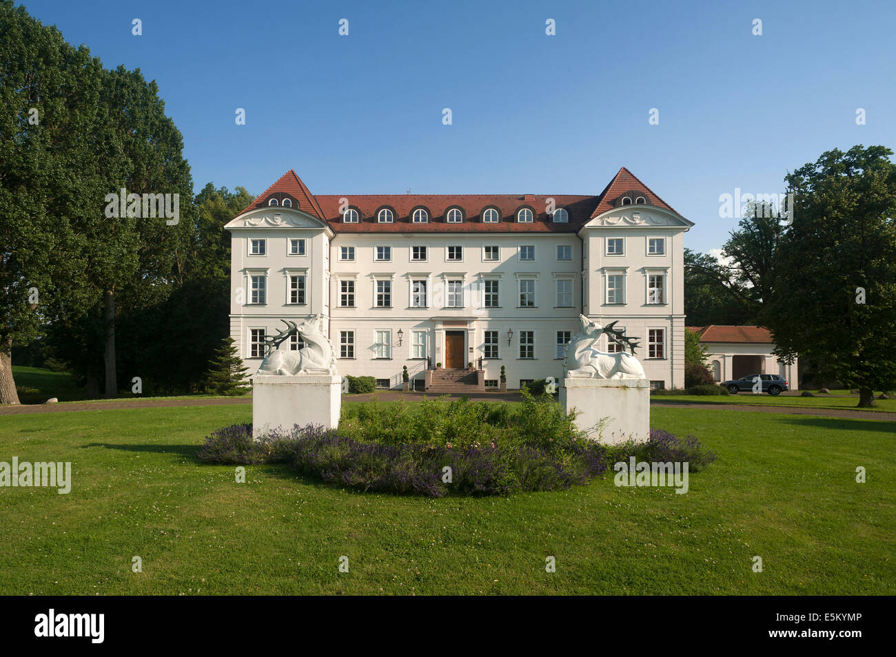 Main façade and grounds of Schloss Wedendorf Castle, built in 1679, rebuilt in the neo-classical style in 1810, now a hotel Stock Photo
