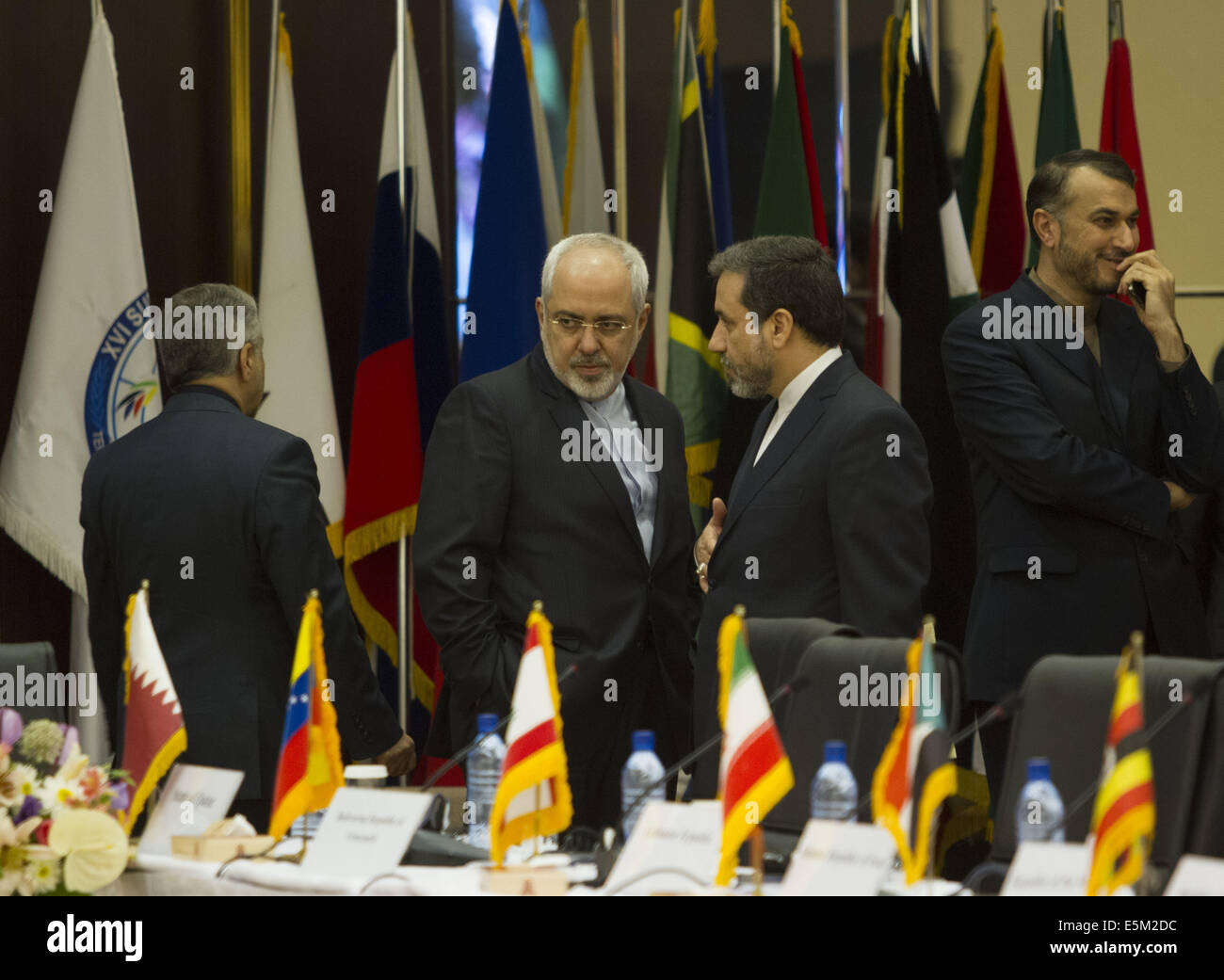Tehran, Iran. 4th Aug, 2014. August 4, 2014 - Tehran, Iran - An Iranian official speaks with Iran's Foreign Minister MOHAMMAD JAVAD ZARIF (C) as he attend the opening of Non-Aligned Movement Ministerial Committee on Palestine Meeting on Situation in Gaza, in Tehran. Morteza Nikoubazl/ZUMAPRESS Credit:  Morteza Nikoubazl/ZUMA Wire/Alamy Live News Stock Photo