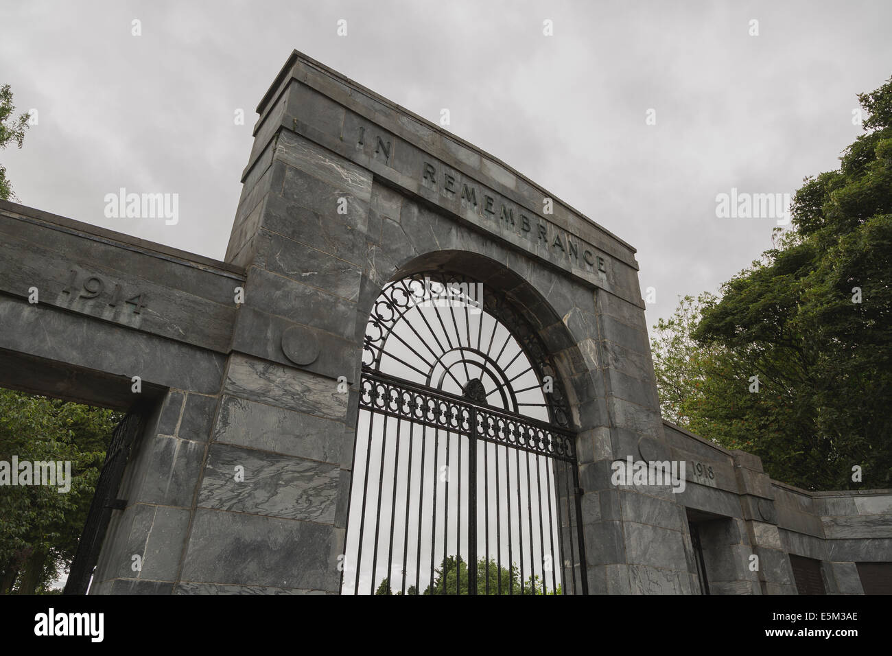 Kirkintilloch, Glasgow, Scotland, UK. 4th Aug, 2014.  No one visits the war memorial in Kirkintilloch on the 100th year anniversary of the First World War. Paul Stewart/ Alamy News Stock Photo