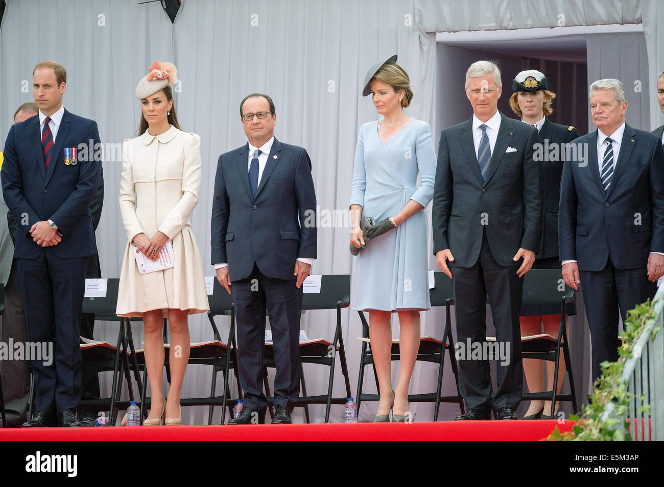 Luettich, Belgium. 04th Aug, 2014. British Prince William (L-R), Duchess Kate, French President Francois Hollande, Belgian Queen Mathilde, Belgian King Philippe and German President Joachim Gauck take part in the international memorial ceremony for the 100th anniversary of the beginning of the First World War in Luettich, Belgium, 04 August 2014. Photo: Maurizio Gambarini/dpa/Alamy Live News Stock Photo