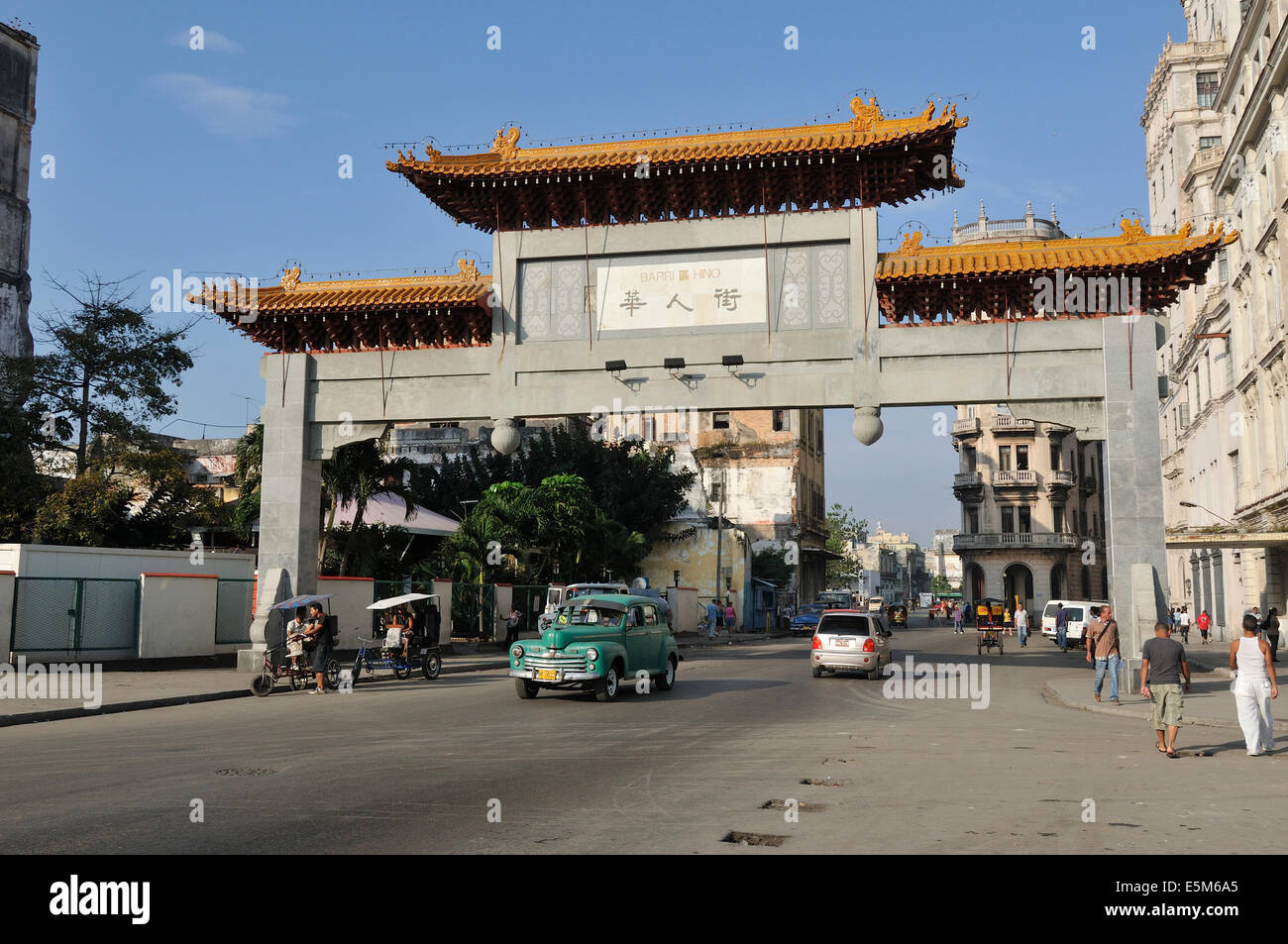 Entrance gate of Barrio Chino Chinatown Havana Cuba Stock Photo - Alamy