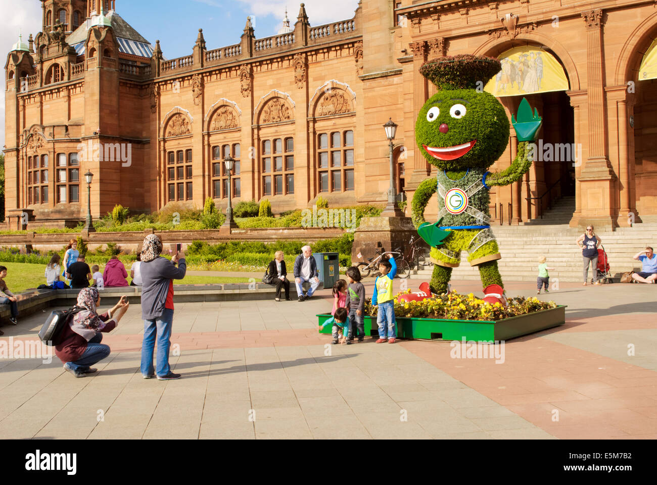 A floral sculpture of the official Glasgow 2014 Commonwealth Games mascot, Clyde, in front of  the Kelvingrove Art Gallery Stock Photo