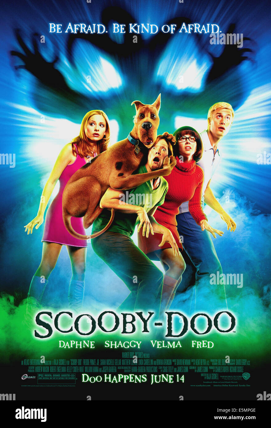 SCOOBY-DOO, Sarah Michelle Gellar, Scooby Doo, Matthew Lillard, Linda Cardellini, Freddie Prinze Jr., 2002  (c) Warner Stock Photo