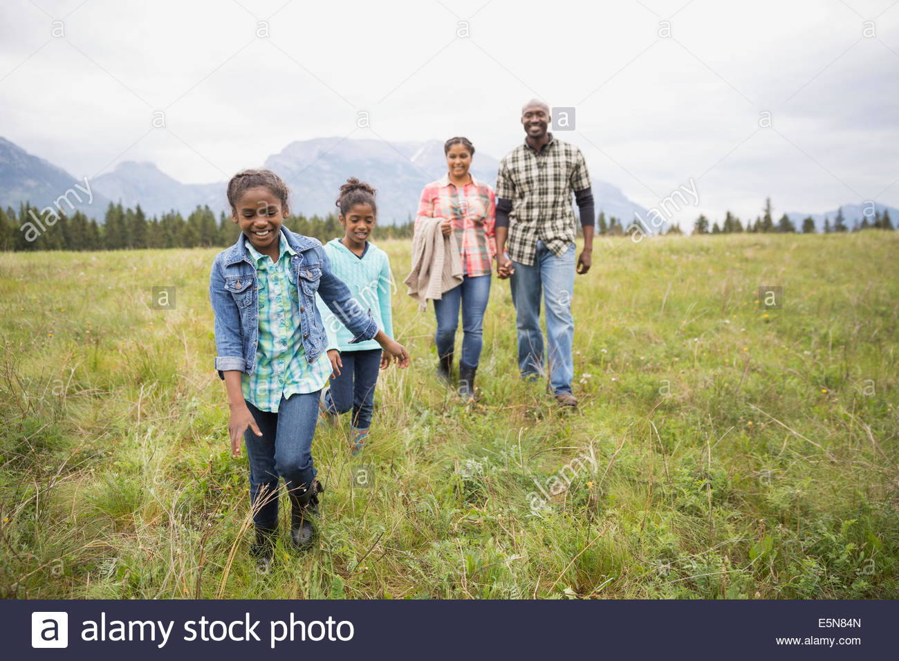 Walking family canada hi-res stock photography and images - Alamy