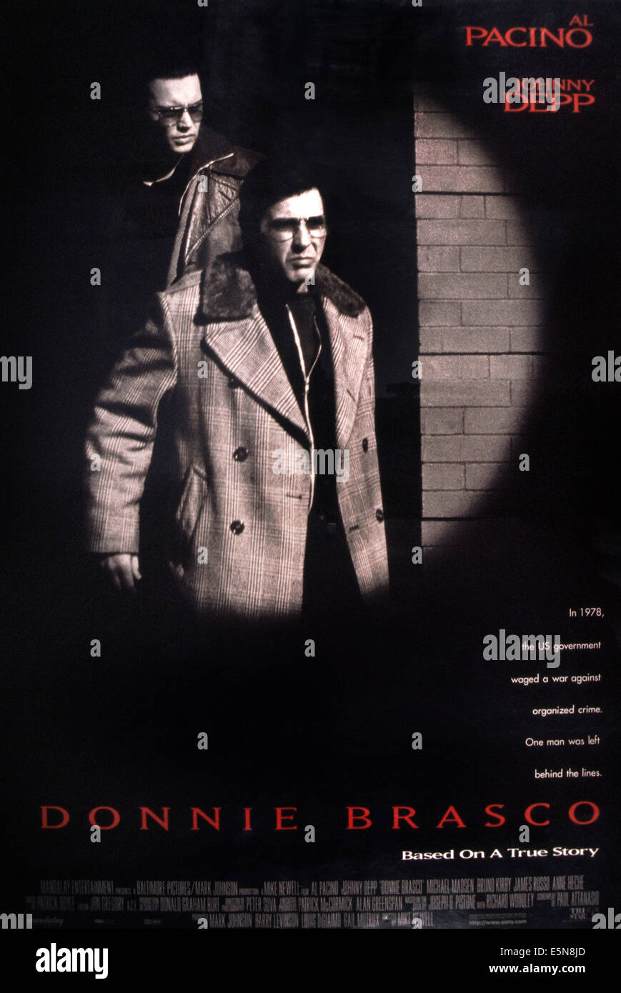 DONNIE BRASCO, Johnny Depp (rear), Al Pacino, 1997, © TriStar/courtesy Everett Collection Stock Photo