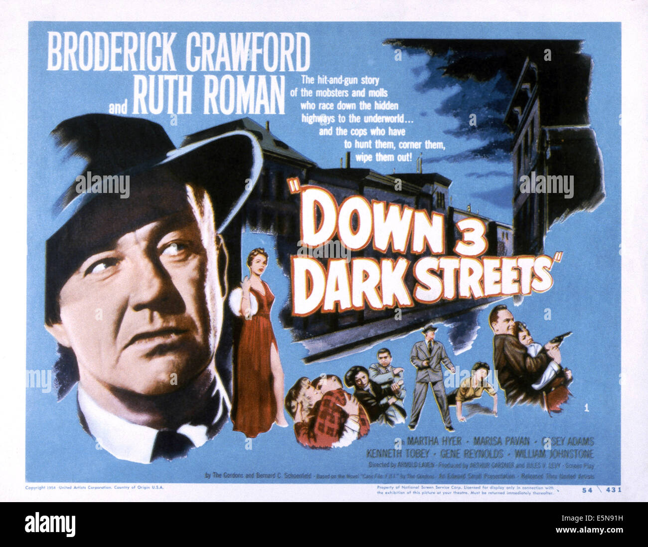 DOWN THREE DARK STREETS, from left: Broderick Crawford, Ruth Roman, 1954 Stock Photo