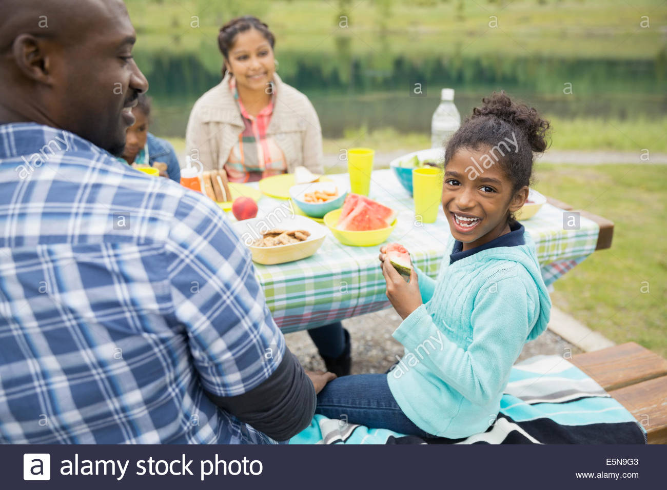 Family picnic table hi-res stock photography and images - Alamy