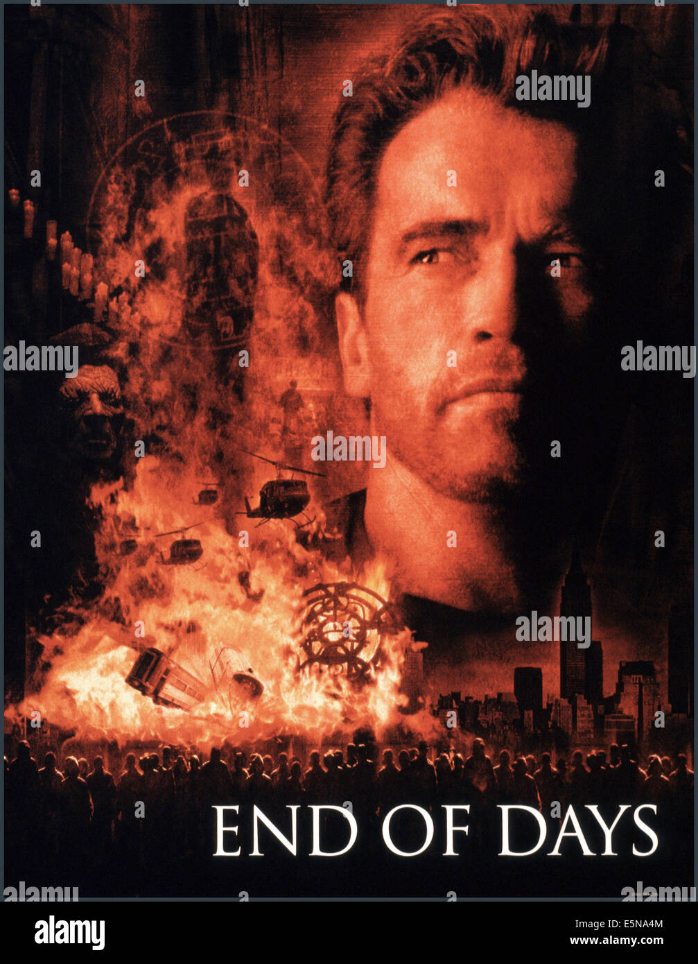 END OF DAYS, Arnold Schwarzenegger, 1999, © Universal/courtesy Everett Collection Stock Photo