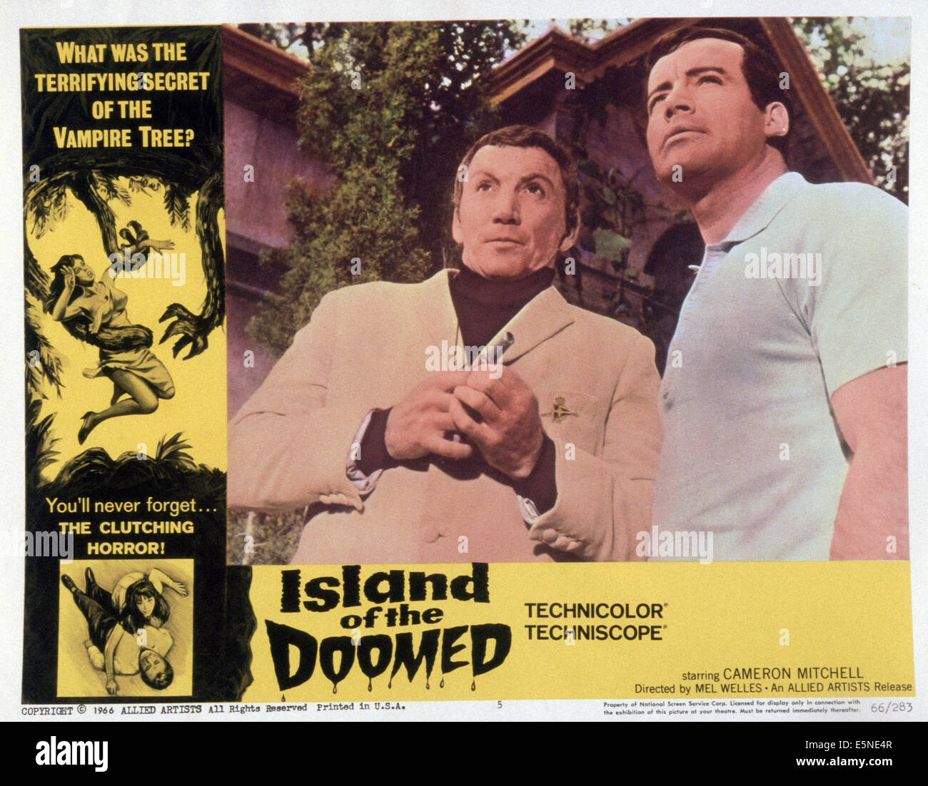 ISLAND OF THE DOOMED, (aka LA ISLA DE LA MUERTE), Cameron Mitchell (left), 1967 Stock Photo
