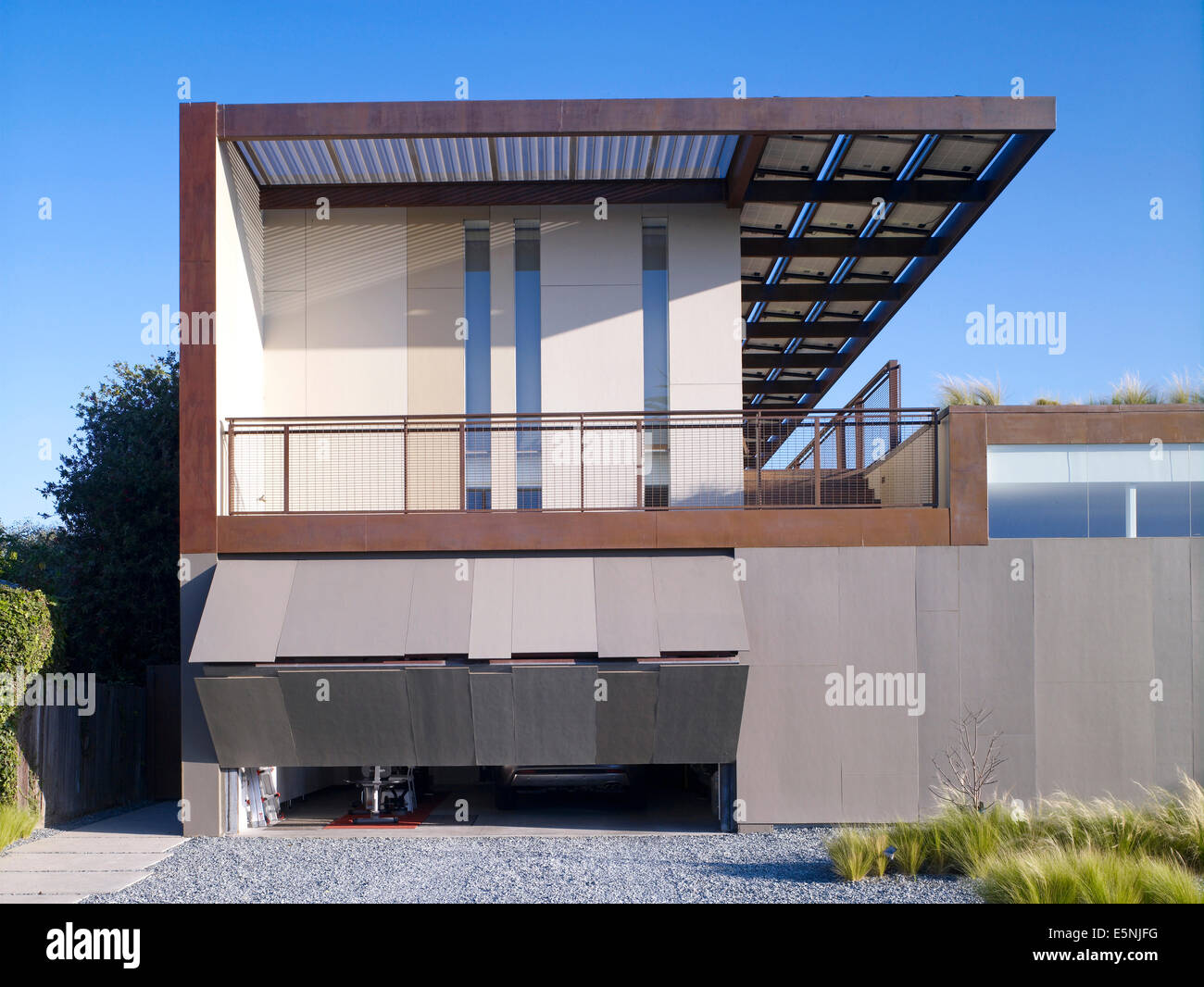 Awning balcony hires stock photography and images Alamy