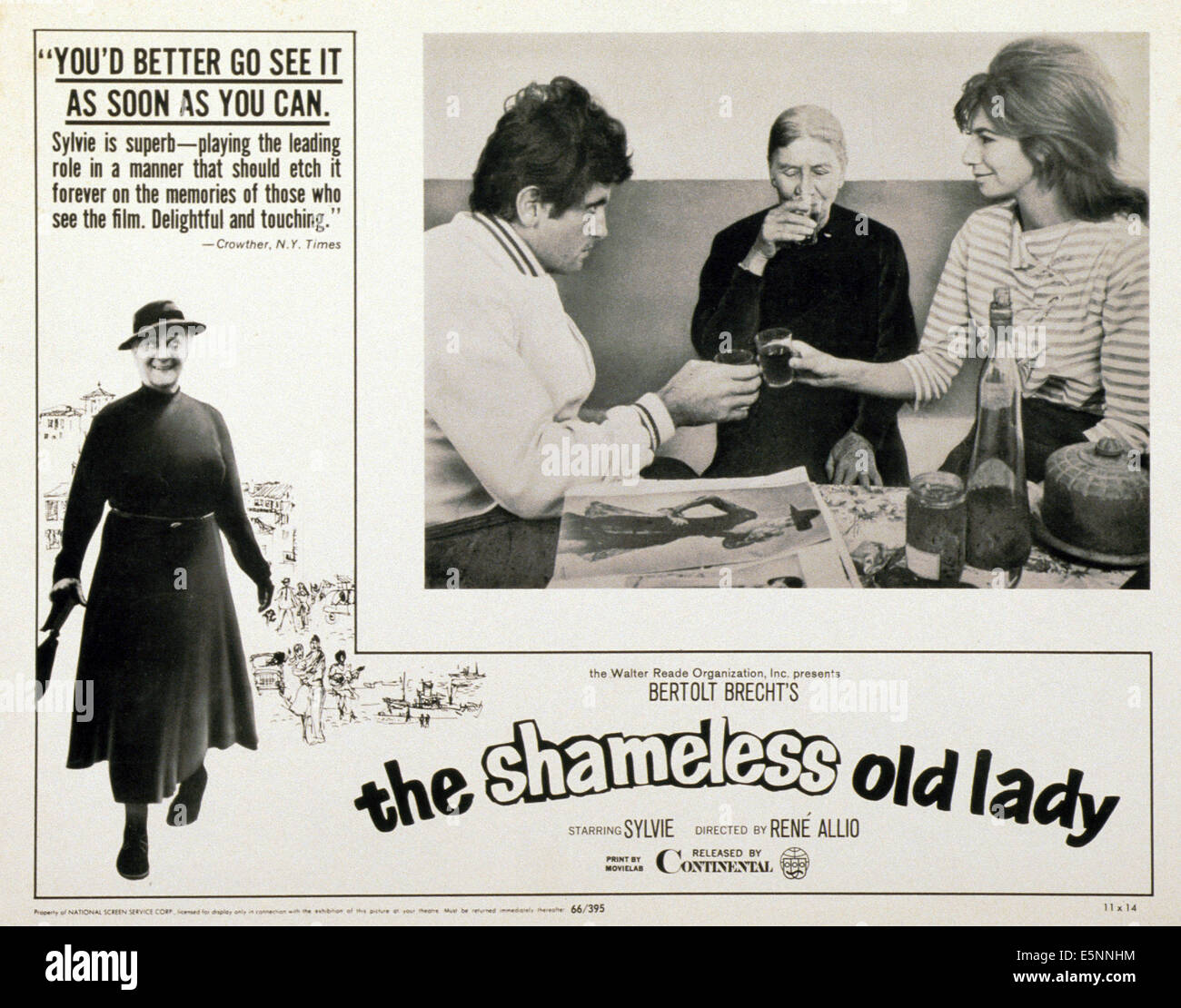 THE SHAMELESS OLD LADY, (aka LA VIEILLE DAME INFIGNE), US poster, Sylvie (left), center from left: Victor Lanoux, Sylvie, Malka Stock Photo