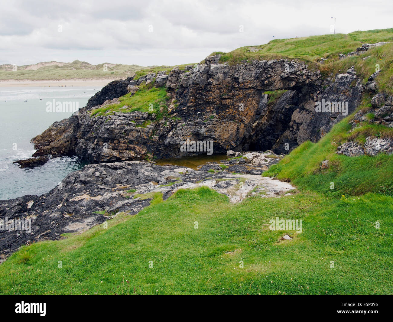 The Wishing Chair at The Fairy Bridges, Bundoran, County Donegal - a blowhole complex on the Roguey Headland above Tullan Strand Stock Photo