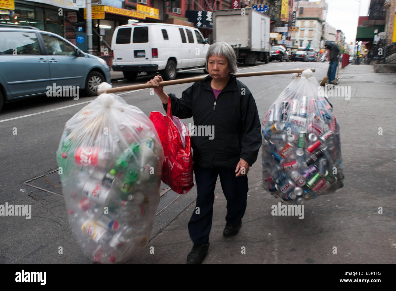 Homeless collecting cans street hires stock photography and images Alamy