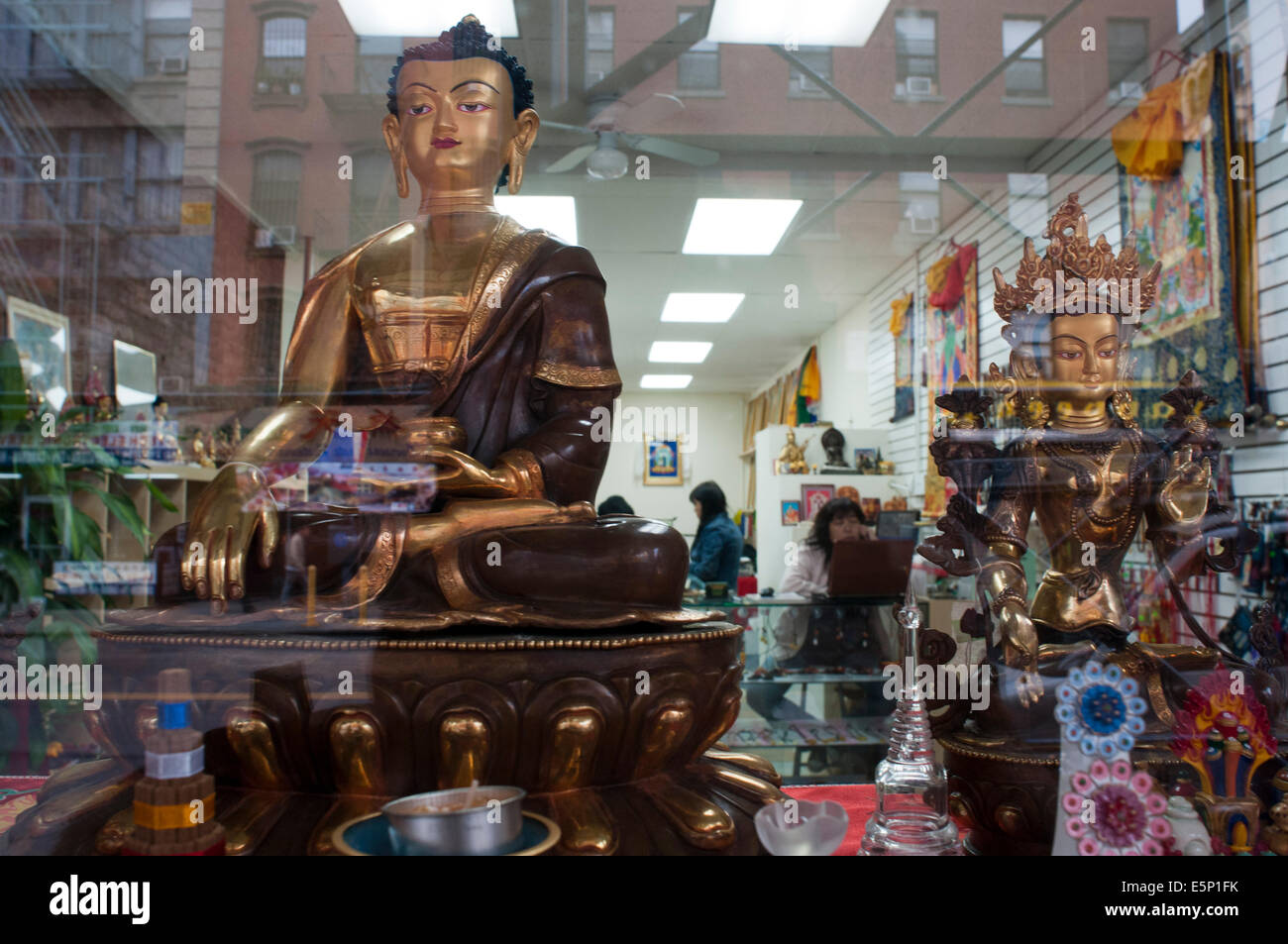Oriental art store in Chinatown, New York City, America, USA Stock