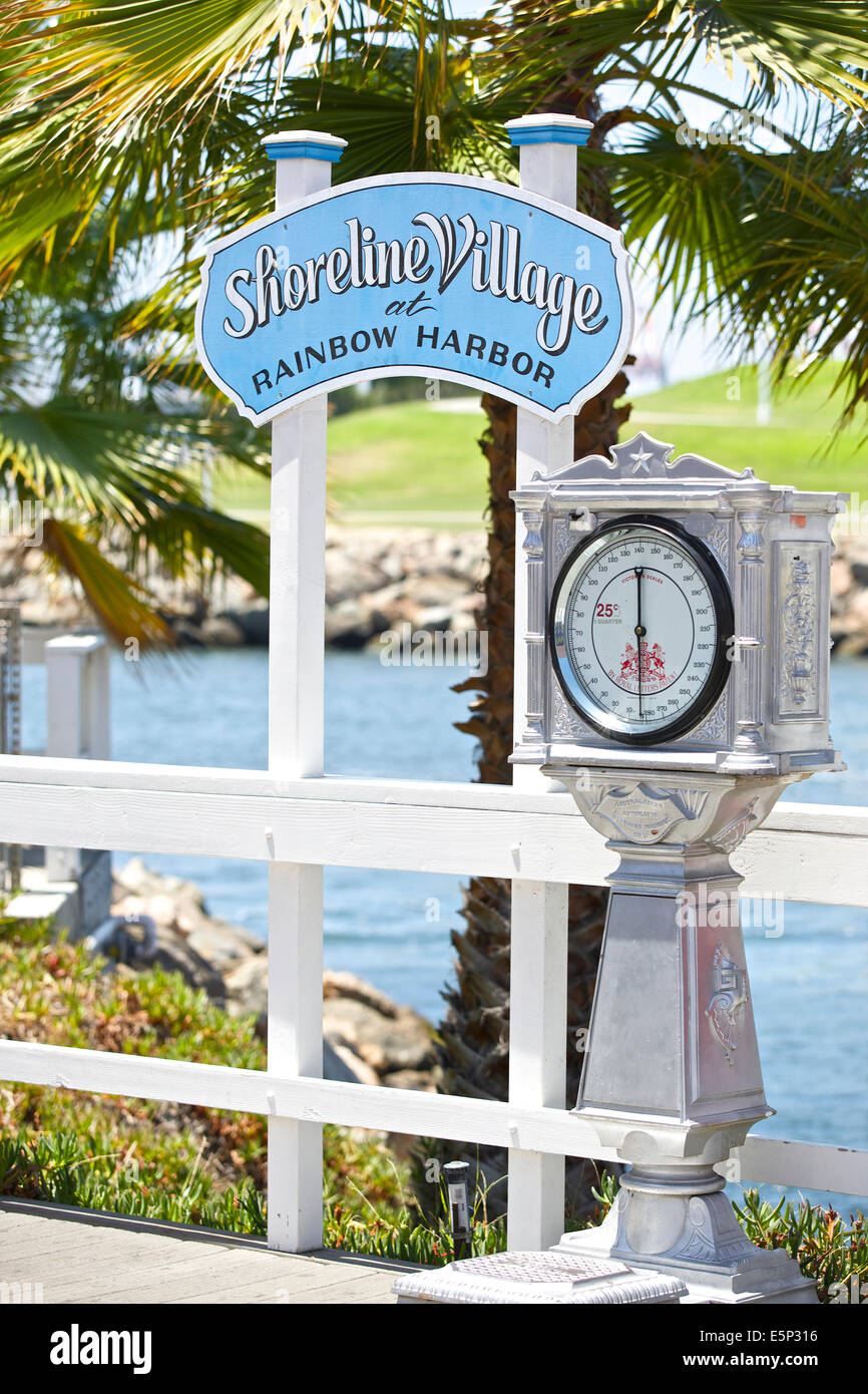 Shoreline village hi-res stock photography and images - Alamy