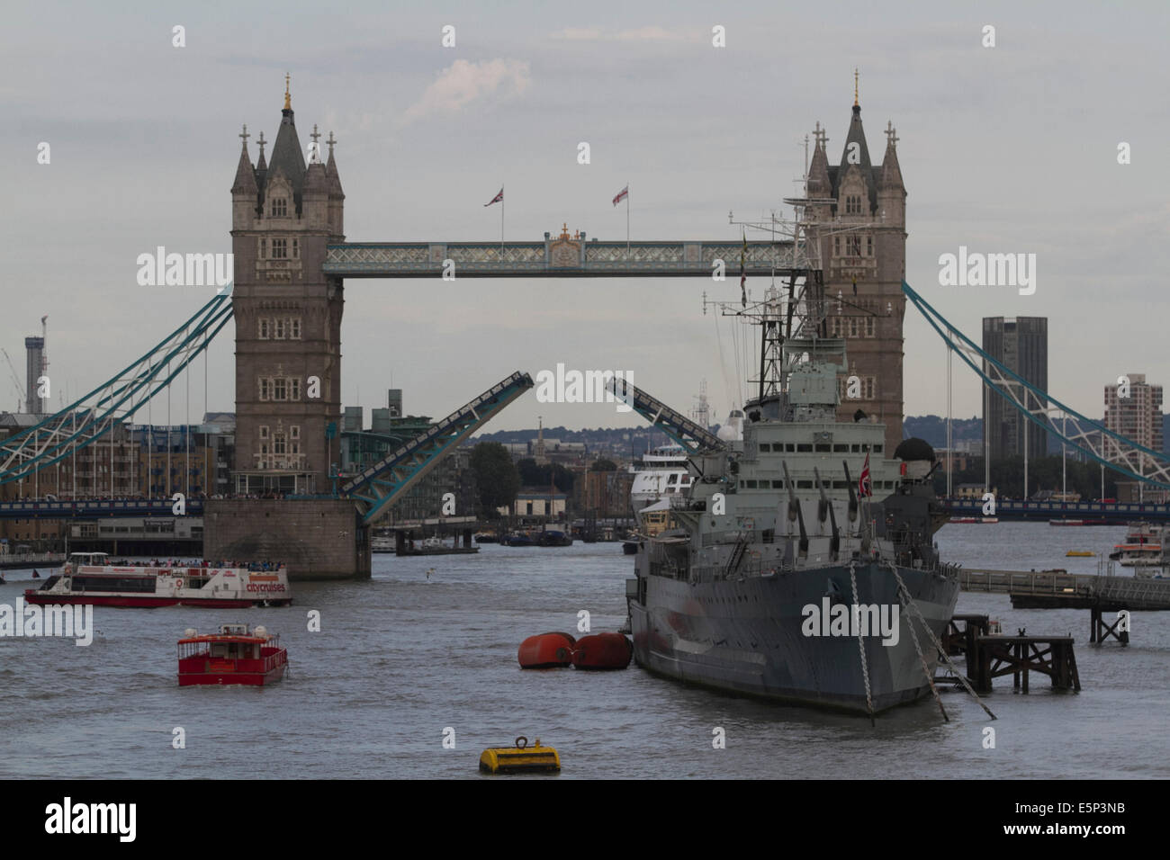 Cruise ship passing under tower bridge hi-res stock photography and ...