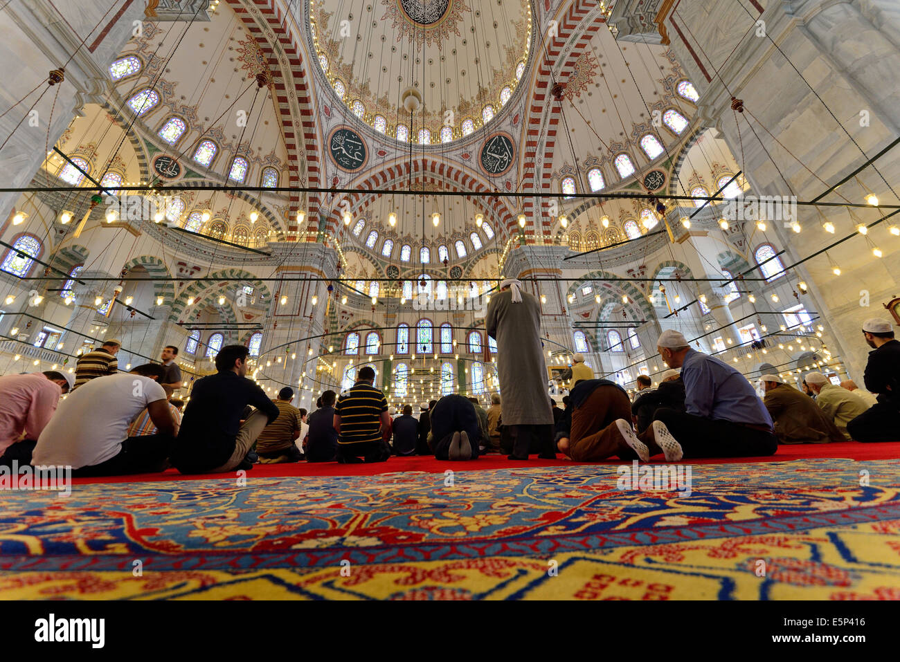 Muslims Pray Stock Photos & Muslims Pray Stock Images - Alamy