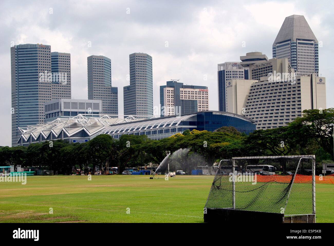 SINGAPORE:  The historic Padang (cricket field) and modern buildings at Marina Square Stock Photo