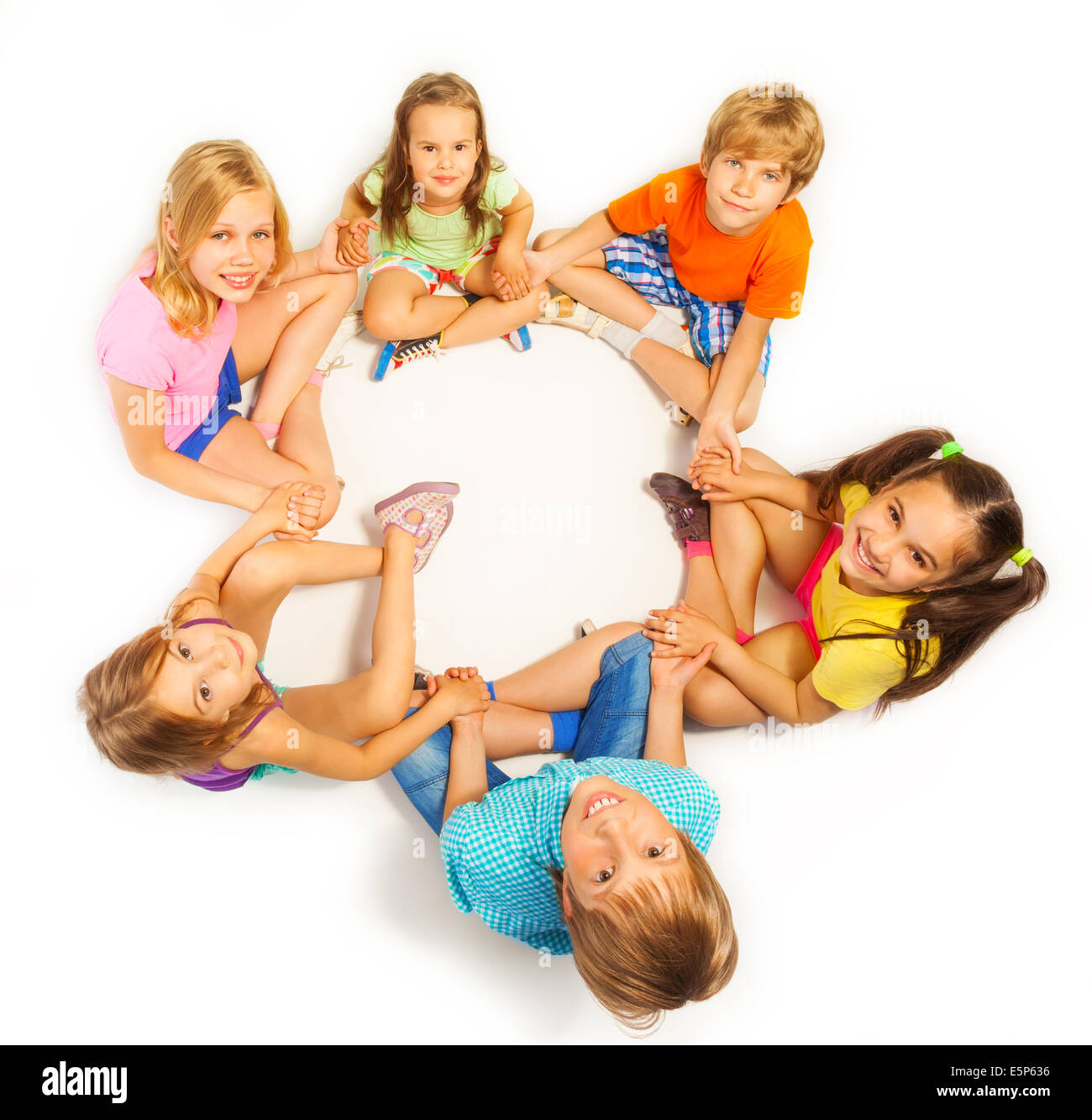 children-holding-hands-circle-hi-res-stock-photography-and-images-alamy