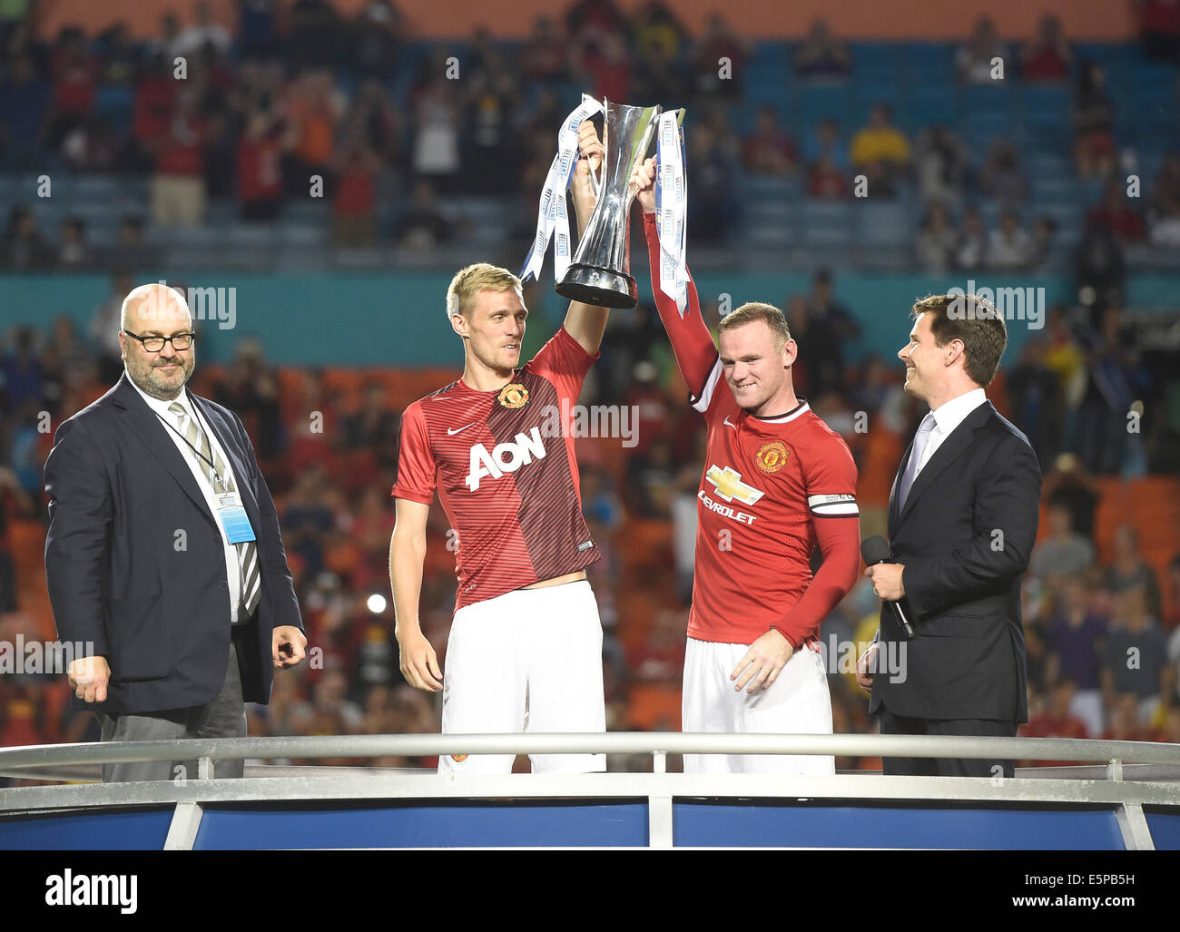 Miami, USA. 04th Aug, 2014. Guinness International Champions Cup. Fletcher  and Rooney with the winners trophy Credit: Action Plus Sports/Alamy Live  News Stock Photo - Alamy