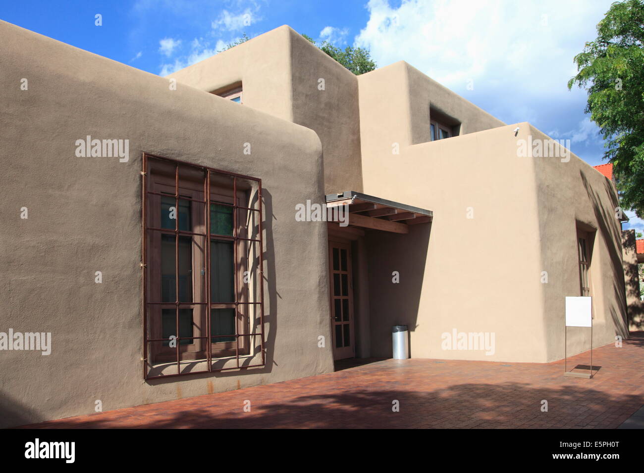 Georgia O'Keeffe Museum, Adobe Architecture, Santa Fe, New Mexico, United States of America, North America Stock Photo